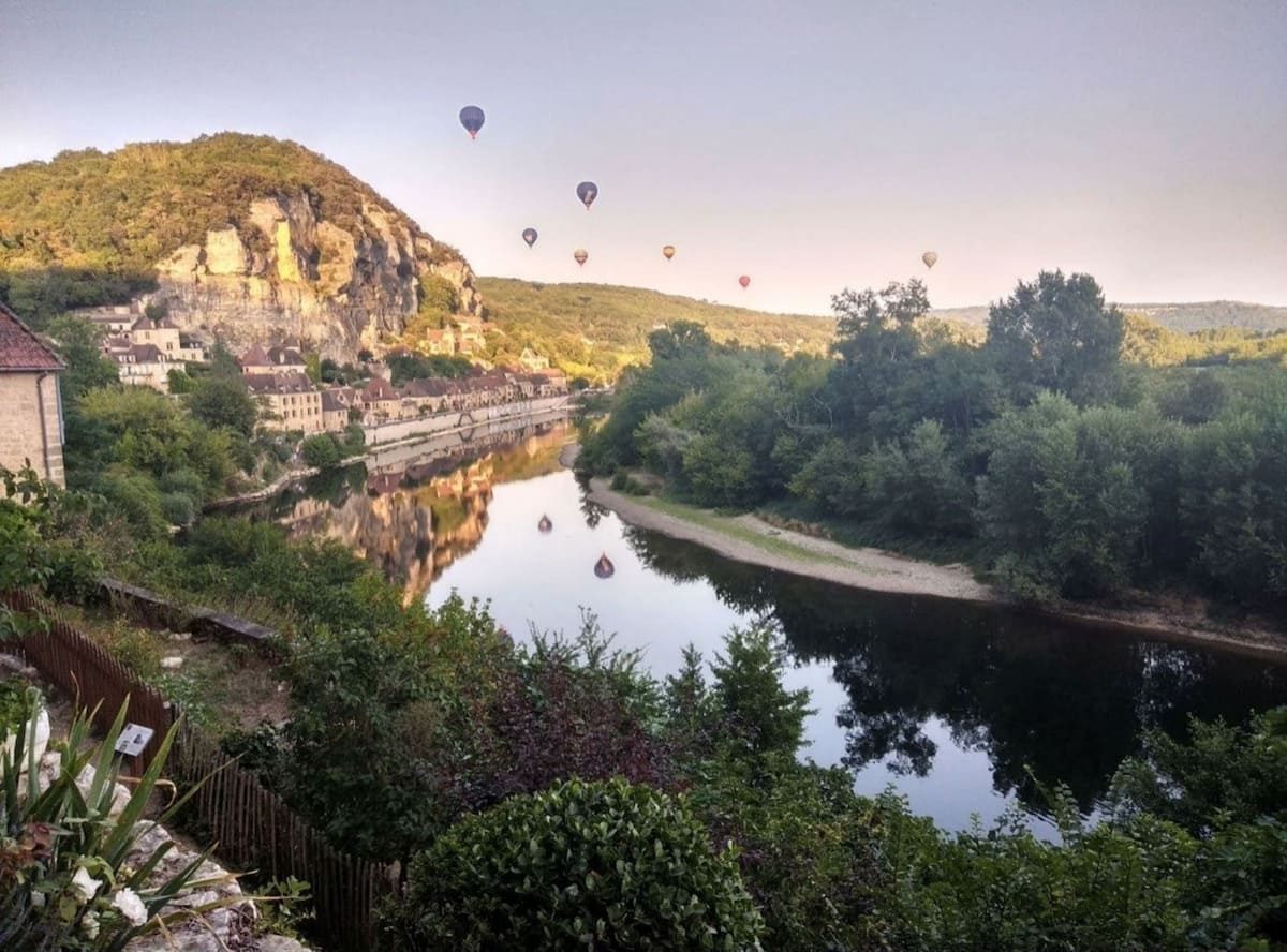 La Terrasse — Over the village rooftops, down to the Dordogne and the cliffs (2 of 12)