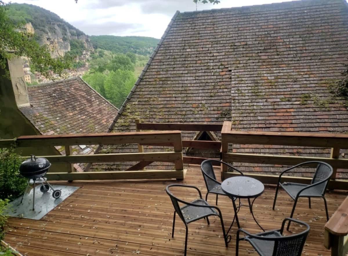 La Terrasse — Over the village rooftops, down to the Dordogne and the cliffs (12 of 12)